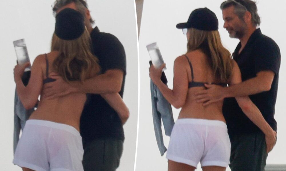 Bikini-clad Jennifer Aniston and boyfriend Jim Curtis make out during yacht getaway