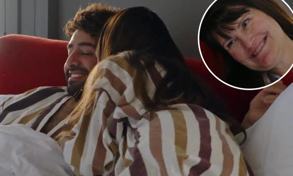 Mido gives Debby a brutal rating after they have sex for the first time