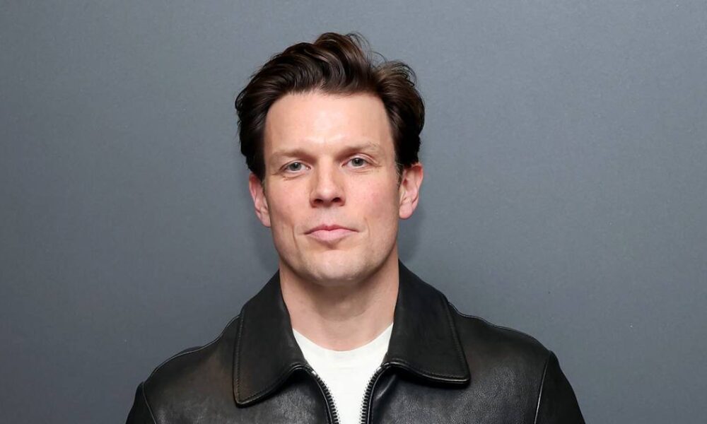 25 Things You Don’t Know About Jake Lacy: ‘White Lotus’ Fan Reactions, Diane Keaton Email and More