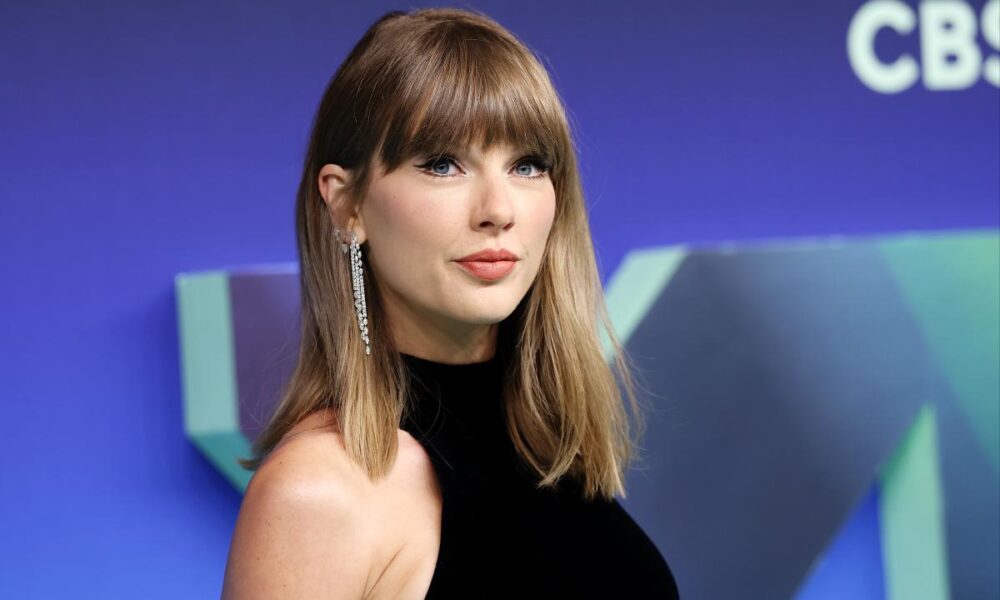Taylor Swift sparkles in corseted silver outfit on VMAs 2026 red carpet