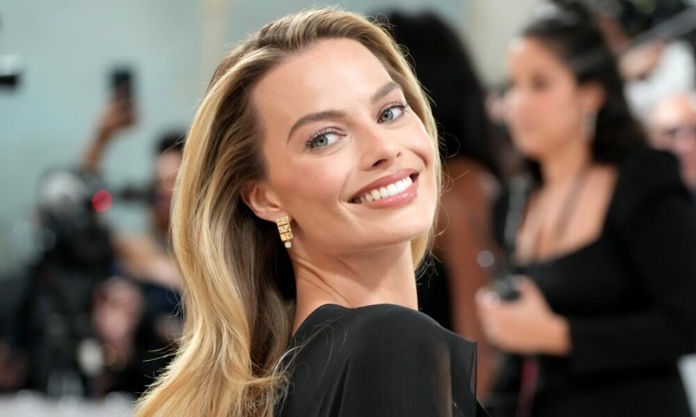Margot Robbie Brought Out Fall’s Most Quintessential Shoes Early — And We’re Copying