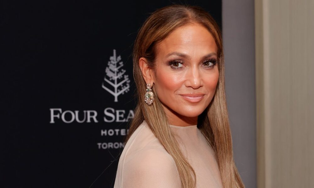 Jennifer Lopez Ditched Basic Black Leggings for This ‘Rich-Girl’ Alternative — The Look for $18
