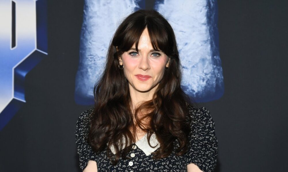 Bye, Tight Waistbands! Zooey Deschanel’s Chic Pull-on Pants Are the Perfect Alternative to Denim