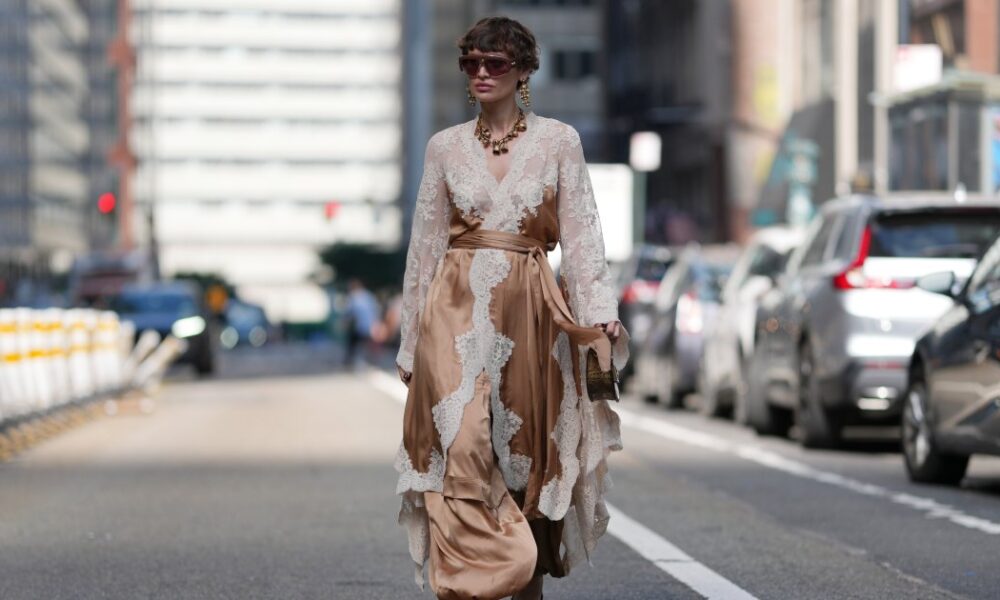 17 Dreamy, Tummy-Hiding Fall Dresses for Women Over 40 (And No, They’re Not Frumpy!)