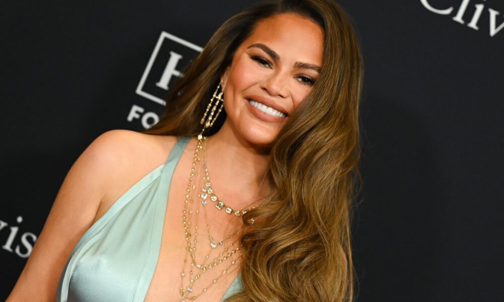 Chrissy Teigen Found the Most Relaxed, Luxe Travel Pants — But This Pair Might Be Comfier