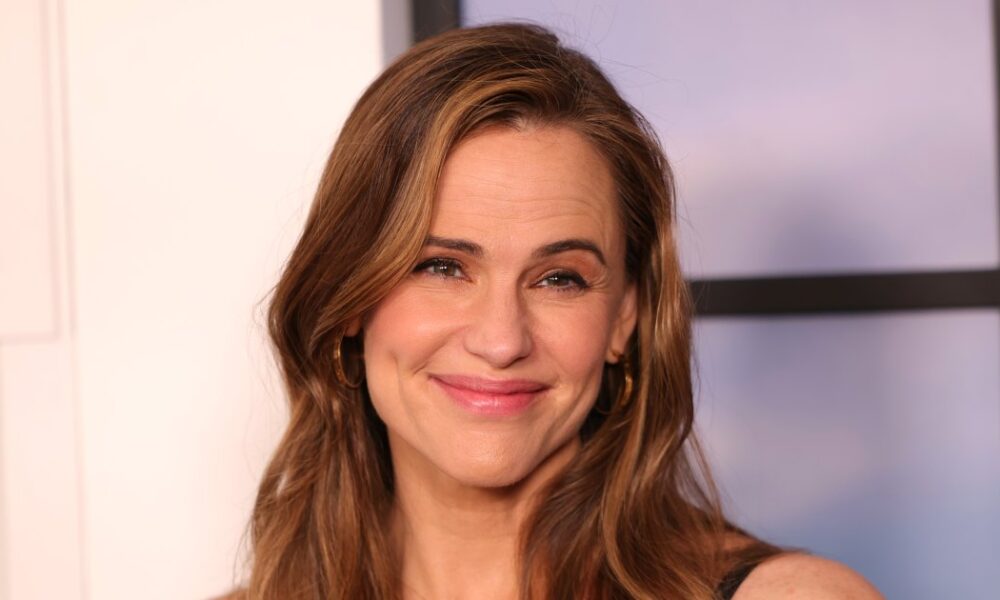 Jennifer Garner Wore This Sleek, Flattering Denim Style With Her Go-To Sneakers for Date Night