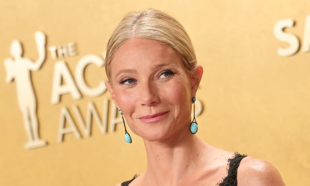 Gwyneth Paltrow’s Easy Dress Style Is the Hamptons Rich Mom Hack for Transitional Weather