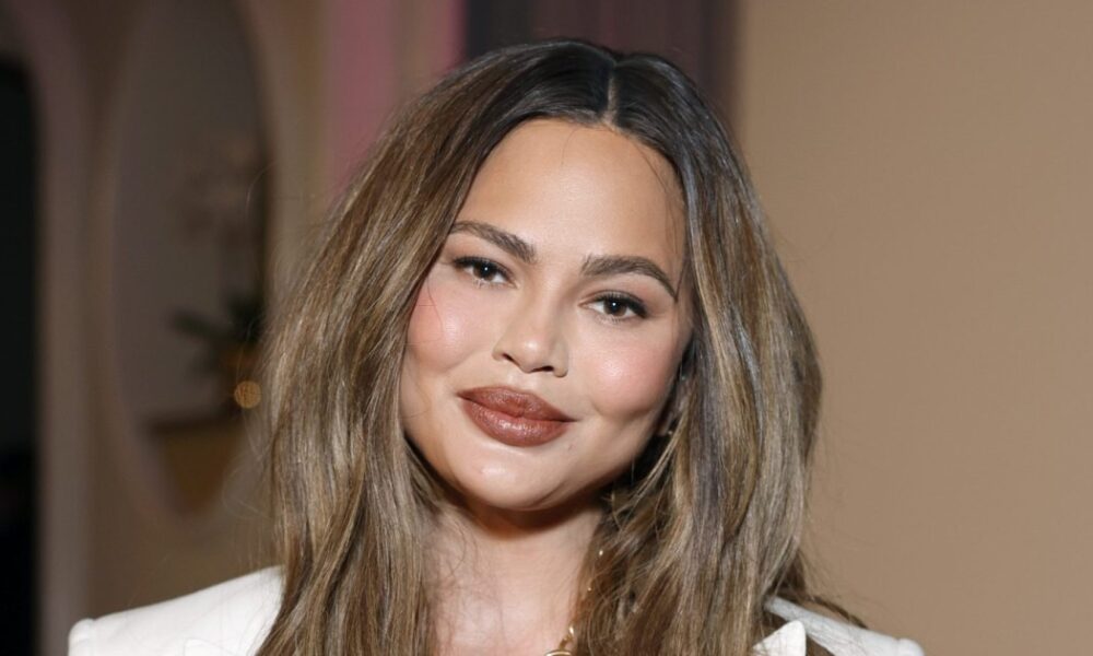 Chrissy Teigen’s Woven Bag Is $8,900, But We Found a Luxe-Looking Mini Version for Only $59