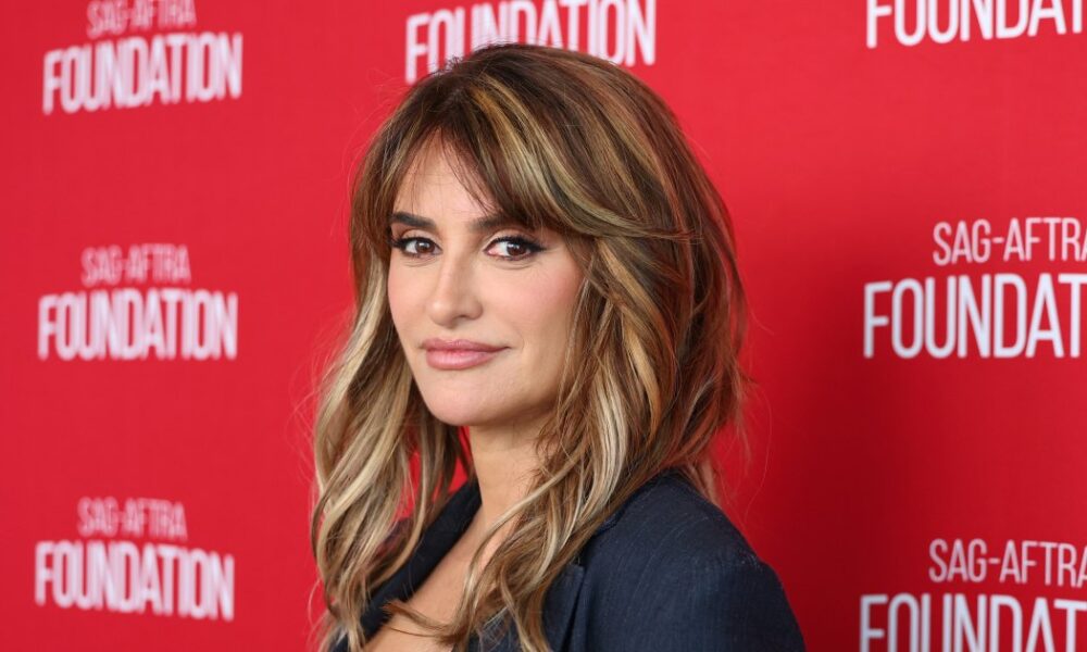 Penélope Cruz Wore the Two-Toned Flats Style That Makes Any Outfit Look Rich-Rich — Only $30