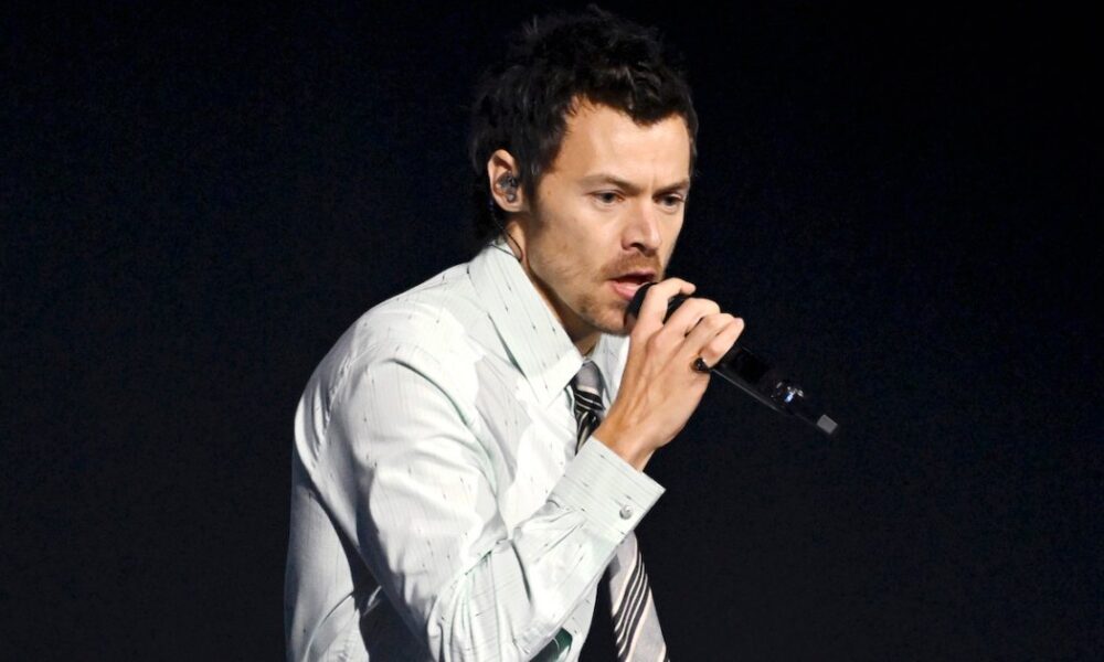 Harry Styles Expertly Recovers After Slipping and Falling During Mexico ‘Together Together’ Concert