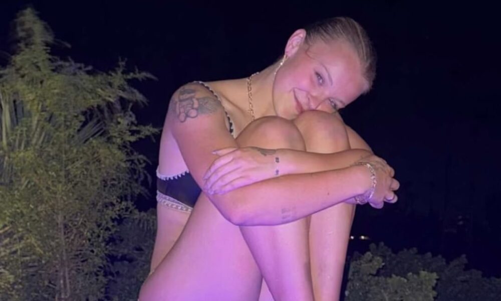 JoJo Siwa Shows Off Her Bikini Body While Enjoying Hot Tub With BF Chris Hughes: ‘Little Bit of Life’