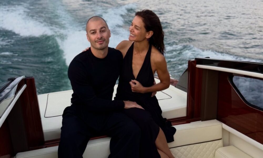 Katie Holmes Shows Off Bikini Body During PDA-Filled Boat Outing With BF Jason Bard Yarmosky