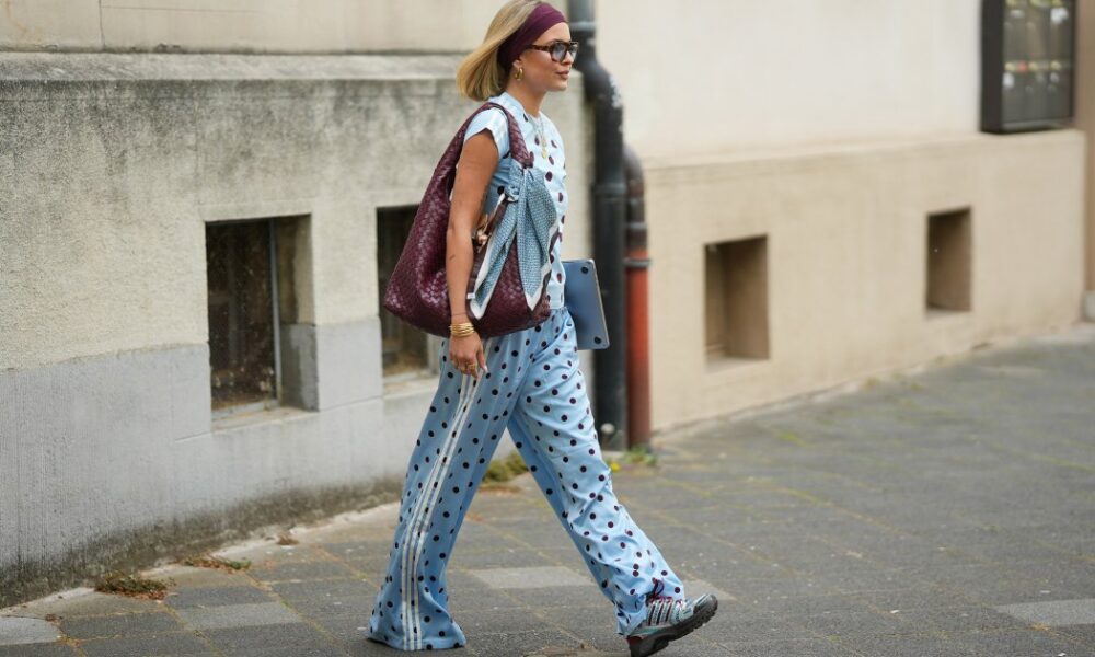 Fashion Girls Are Loving This Elevated Loungewear Pants Trend That’s *Way* More Chic Than Sweats