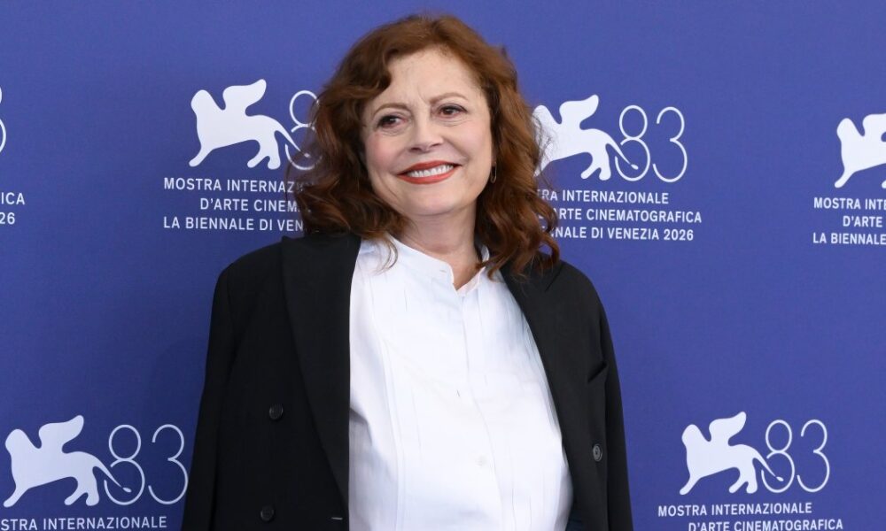 Susan Sarandon Proved This Fancy-Casual, Wear-Everywhere Pants Style Looks Great on Women Over 60