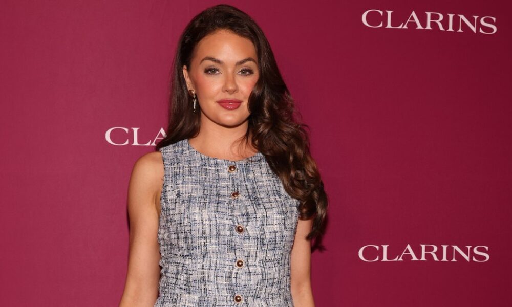 Bachelor’s Susie Evans Reveals She Froze Her Eggs Amid Sister’s Cancer Treatment: ‘Emotional’