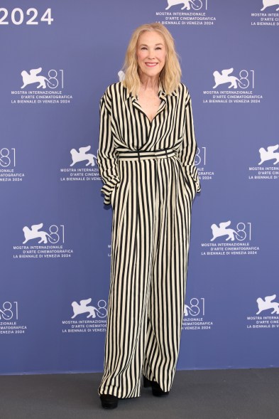 Catherine O'Hara wears Petar Petrov at the "Beetlejuice Beetlejuice" photocall during the Venice Film Festival 2024.